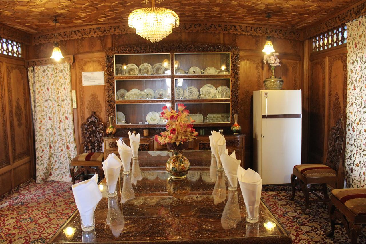 Wangnoo Worth Houseboats Hotel Srinagar  Exterior photo