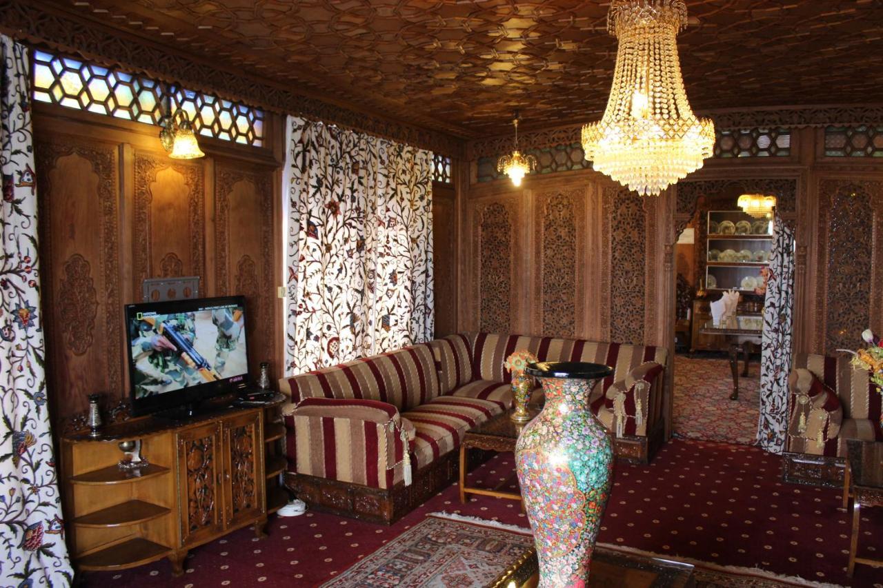Wangnoo Worth Houseboats Hotel Srinagar  Exterior photo